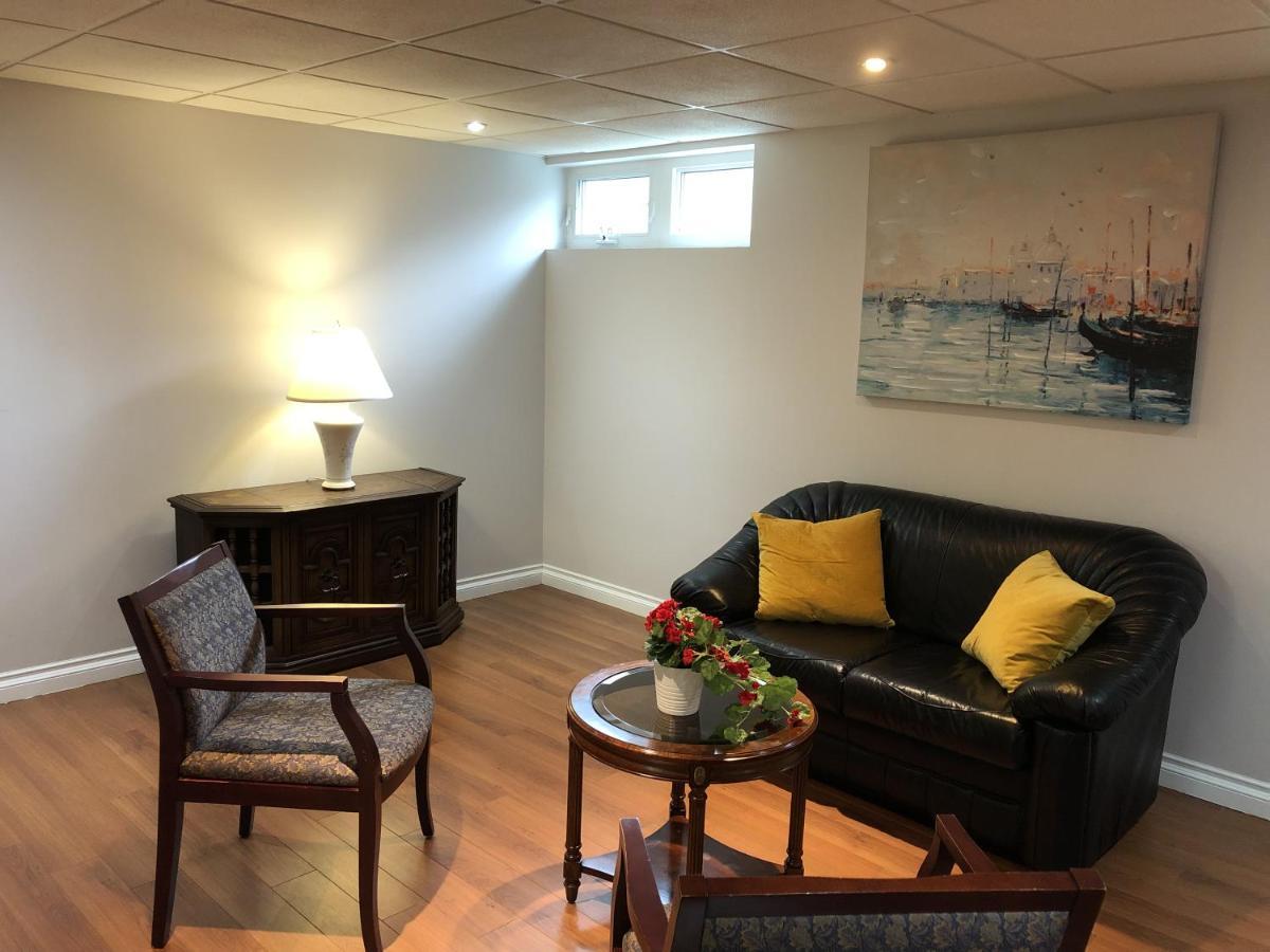 Peaceful Cosy Room With Garden View, Private Parking Торонто Экстерьер фото